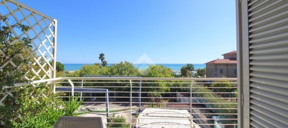 Apartamento de 3 dormitorios en Giulianova, Italy No. 337243 12