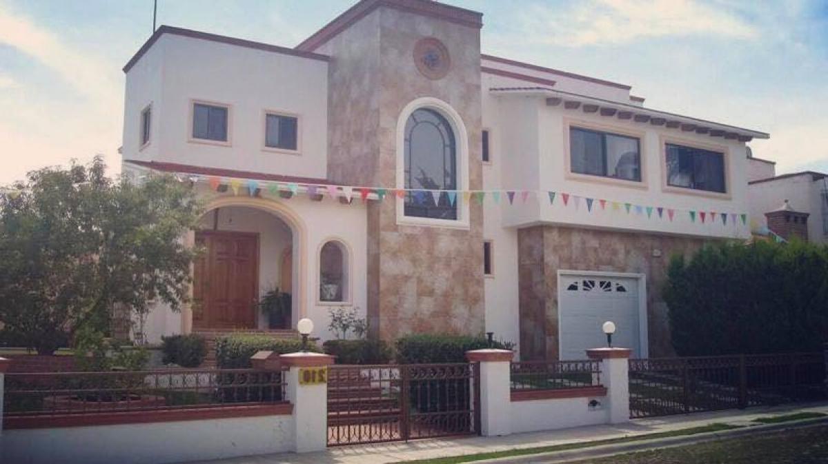 4 bedrooms House in Queretaro, Mexico No. 152402