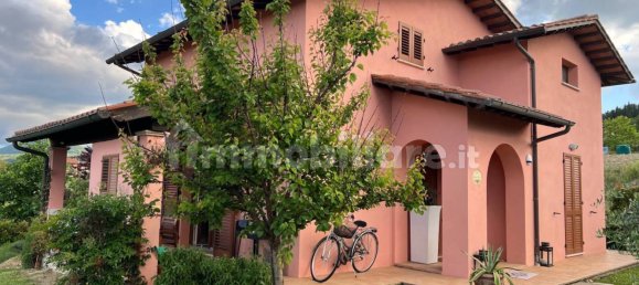 3 bedrooms Villa in Sarteano, Italy No. 250946 2