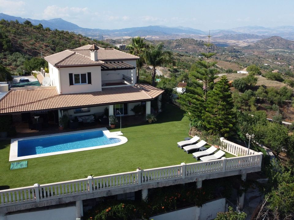 Casa de 8 dormitorios en Monda, Spain No. 270139