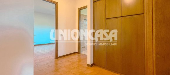2 bedrooms Apartment in Cadorago, Italy No. 378440 5