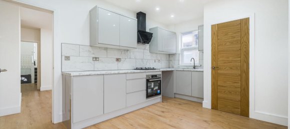 3 bedrooms Maisonette in London, United Kingdom No. 7675 5