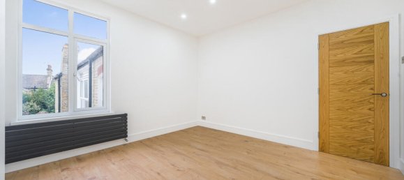 3 bedrooms Maisonette in London, United Kingdom No. 7675 11