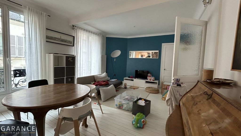 2 bedrooms Apartment in Paris, France No. 175549