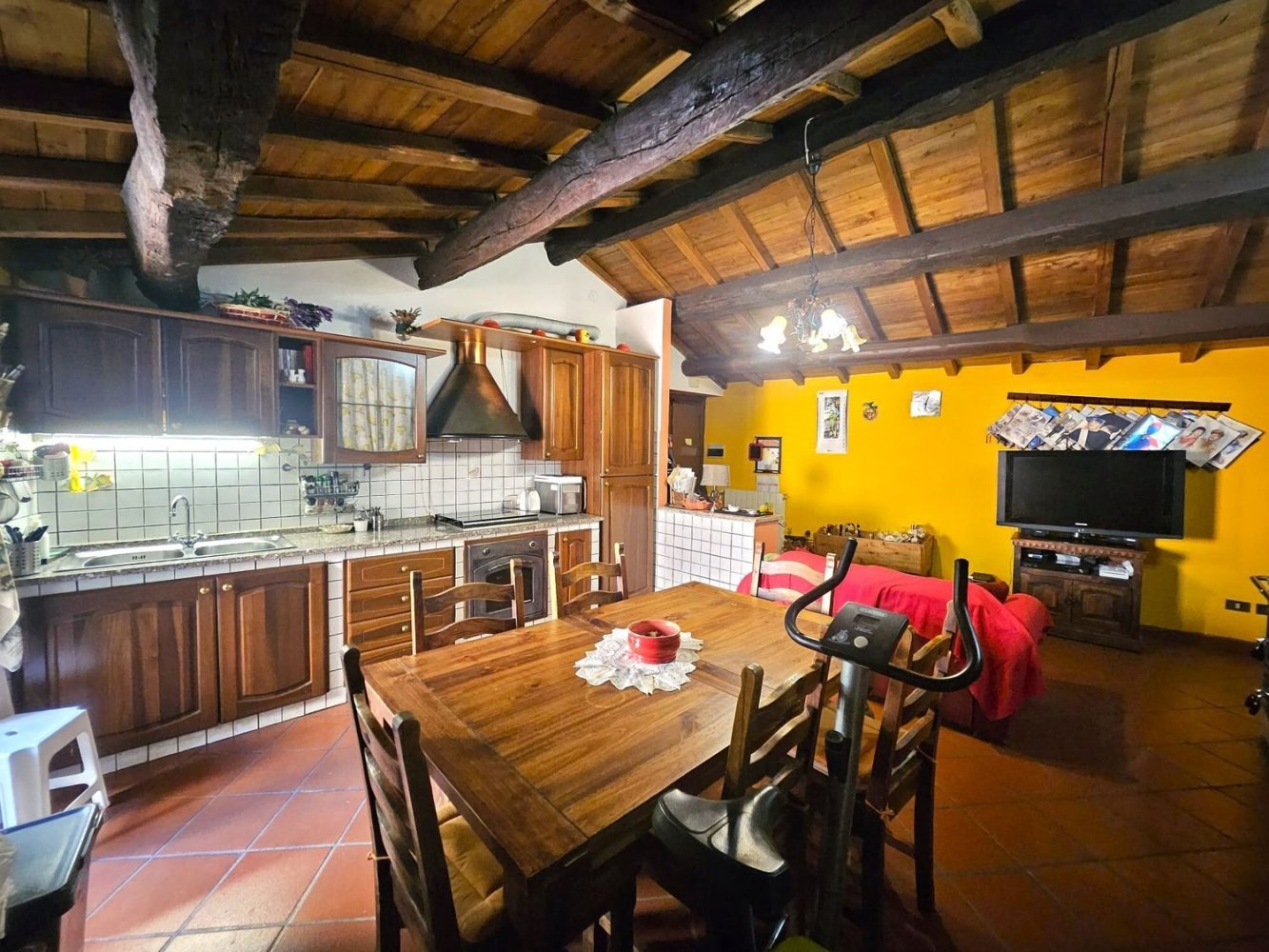 Дом с 3 комнатами в Кастель Мадама, Италия № 270138