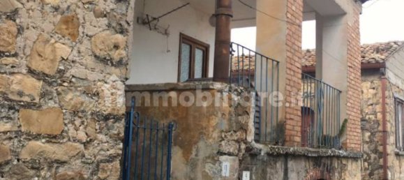 2 Schlafzimmer Haus in Castelvetere sul Calore, Italy, Nr. 331074 2