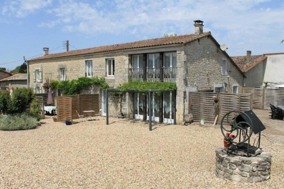 10 غرف نوم منزل في Villefagnan, France رقم 22126