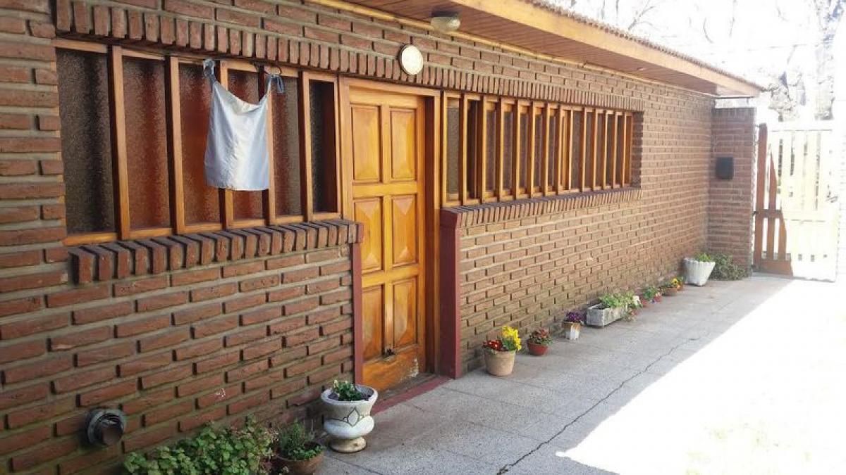 Casa de 2 dormitorios en Mar del Plata, Argentina No. 78850