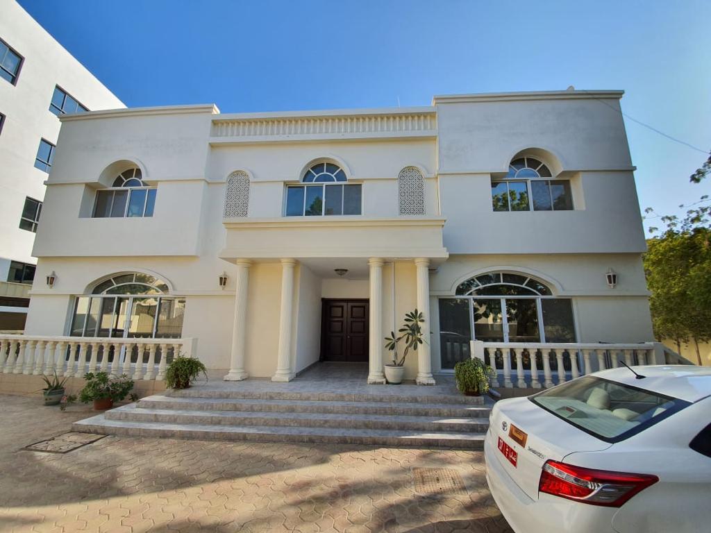 8 bedrooms Villa in Al Qurm, Oman No. 1705