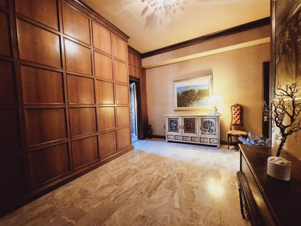 6 rooms Apartment in Ancona, Italy No. 33570