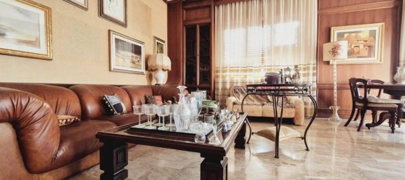 6 rooms Apartment in Ancona, Italy No. 33570 3