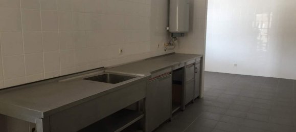 305m² Commercial property in Esposende, Portugal No. 66742 18