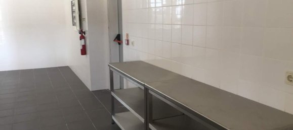 305m² Commercial property in Esposende, Portugal No. 66742 7