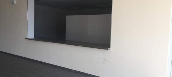 305m² Commercial property in Esposende, Portugal No. 66742 5