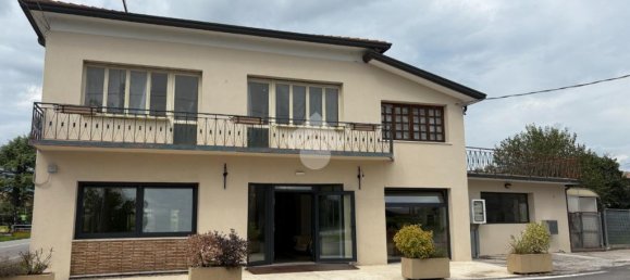 Здание с 5 комнатами в Азоло, Италия № 324249 2