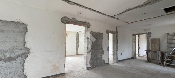 Здание с 5 комнатами в Азоло, Италия № 324249 36