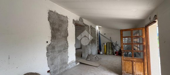 Здание с 5 комнатами в Азоло, Италия № 324249 35