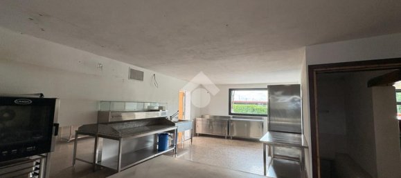 Здание с 5 комнатами в Азоло, Италия № 324249 17