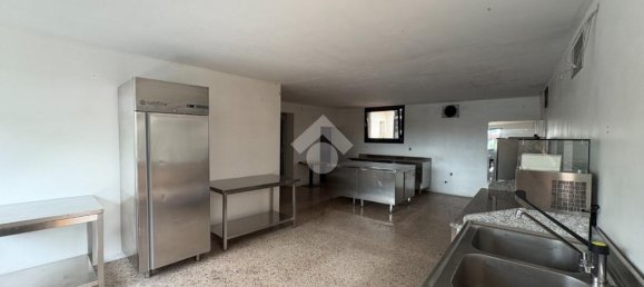 Здание с 5 комнатами в Азоло, Италия № 324249 19