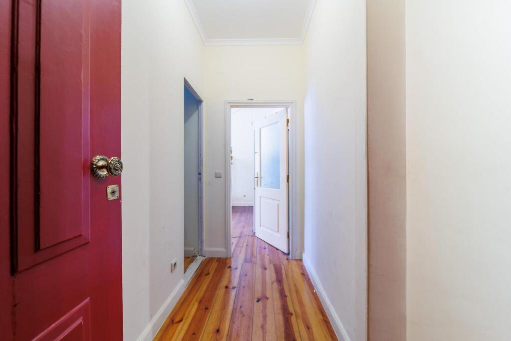 4 bedrooms Apartment in Lisbon, Portugal No. 305254