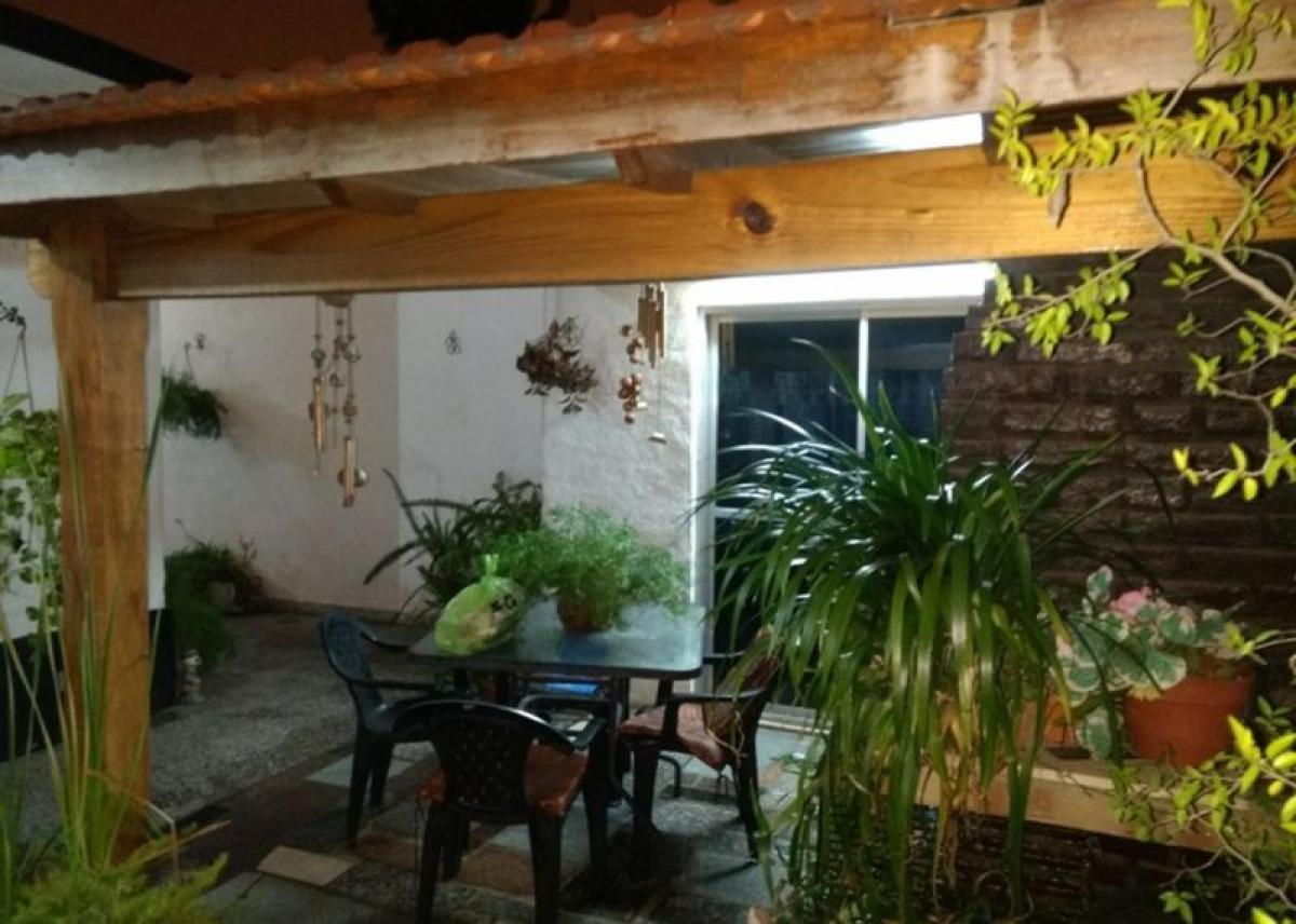 5 bedrooms House in Moron, Argentina No. 75112