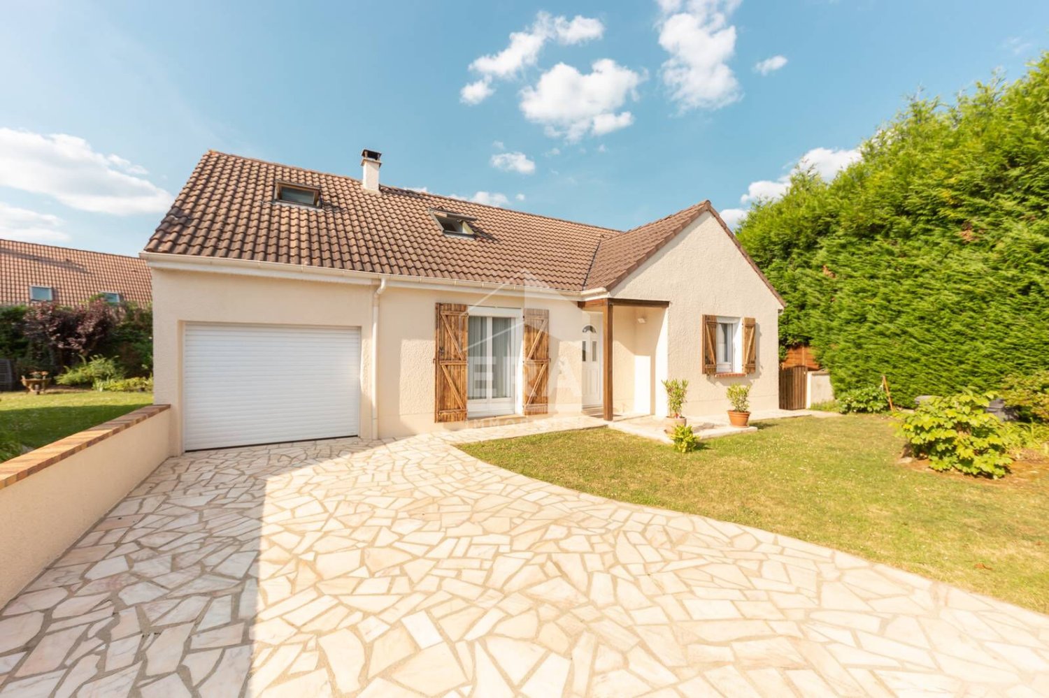 Дом с 7 комнатами в Понто-Комбо, Франция № 364068