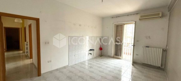 4 rooms House in Bitonto, Italy No. 17890 3