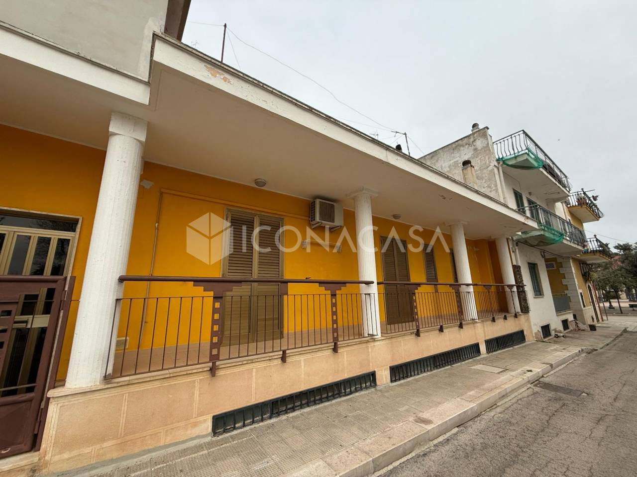 4 rooms House in Bitonto, Italy No. 17890