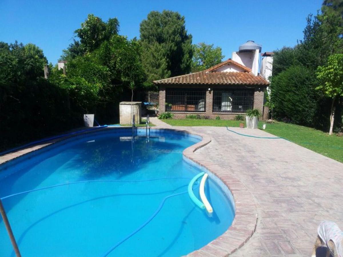 6 bedrooms House in Malvinas Argentinas, Argentina No. 16822