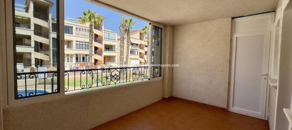 2 chambres Appartement à Torrevieja, Spain No. 280983 3