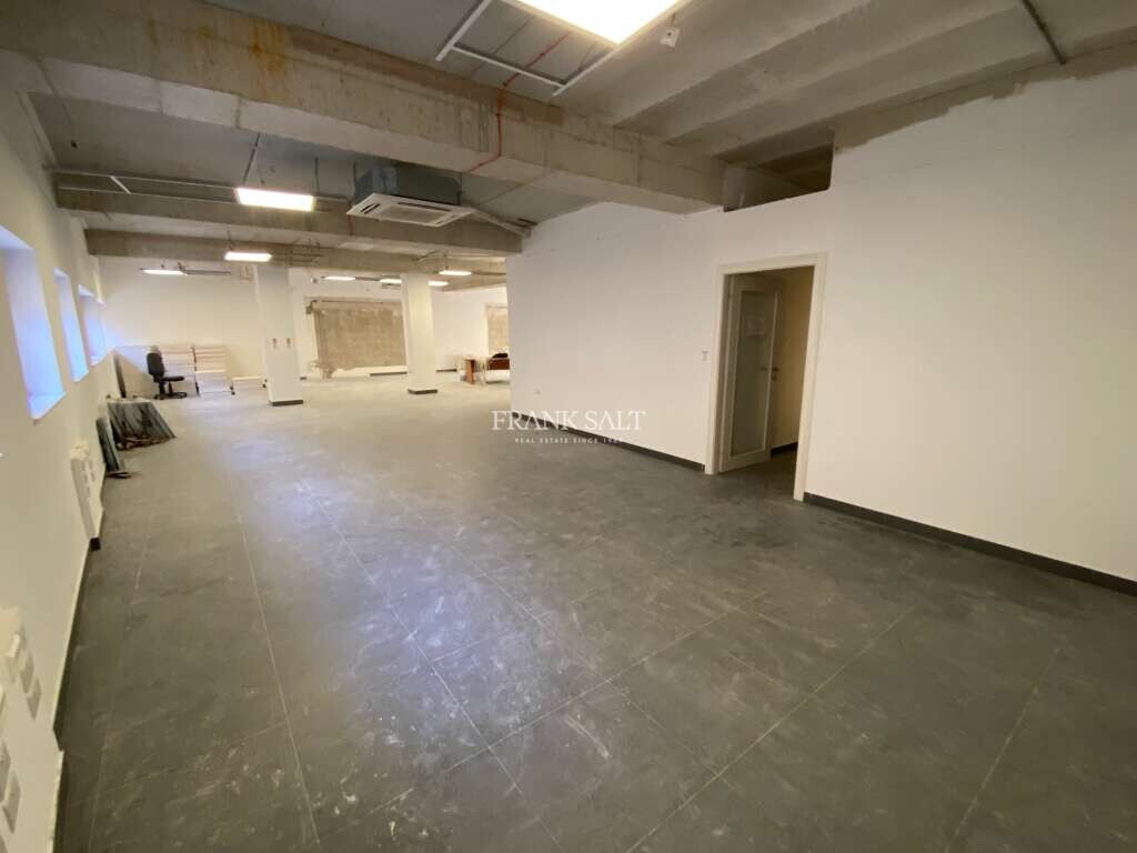 390m² Office in Sliema, Malta No. 12333