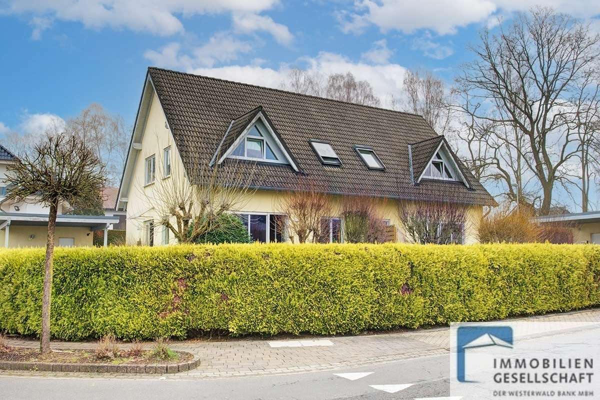 6 bedrooms Townhouse in Westerwaldkreis, Germany No. 78399