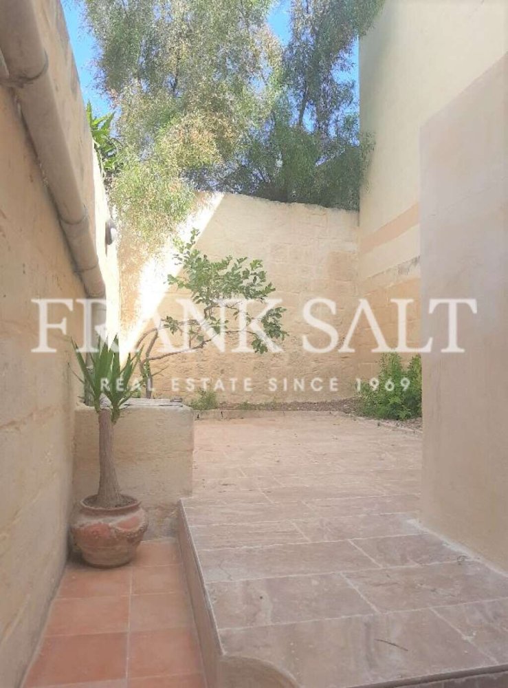 Oficina en Paola, Malta 60 m² No. 12665