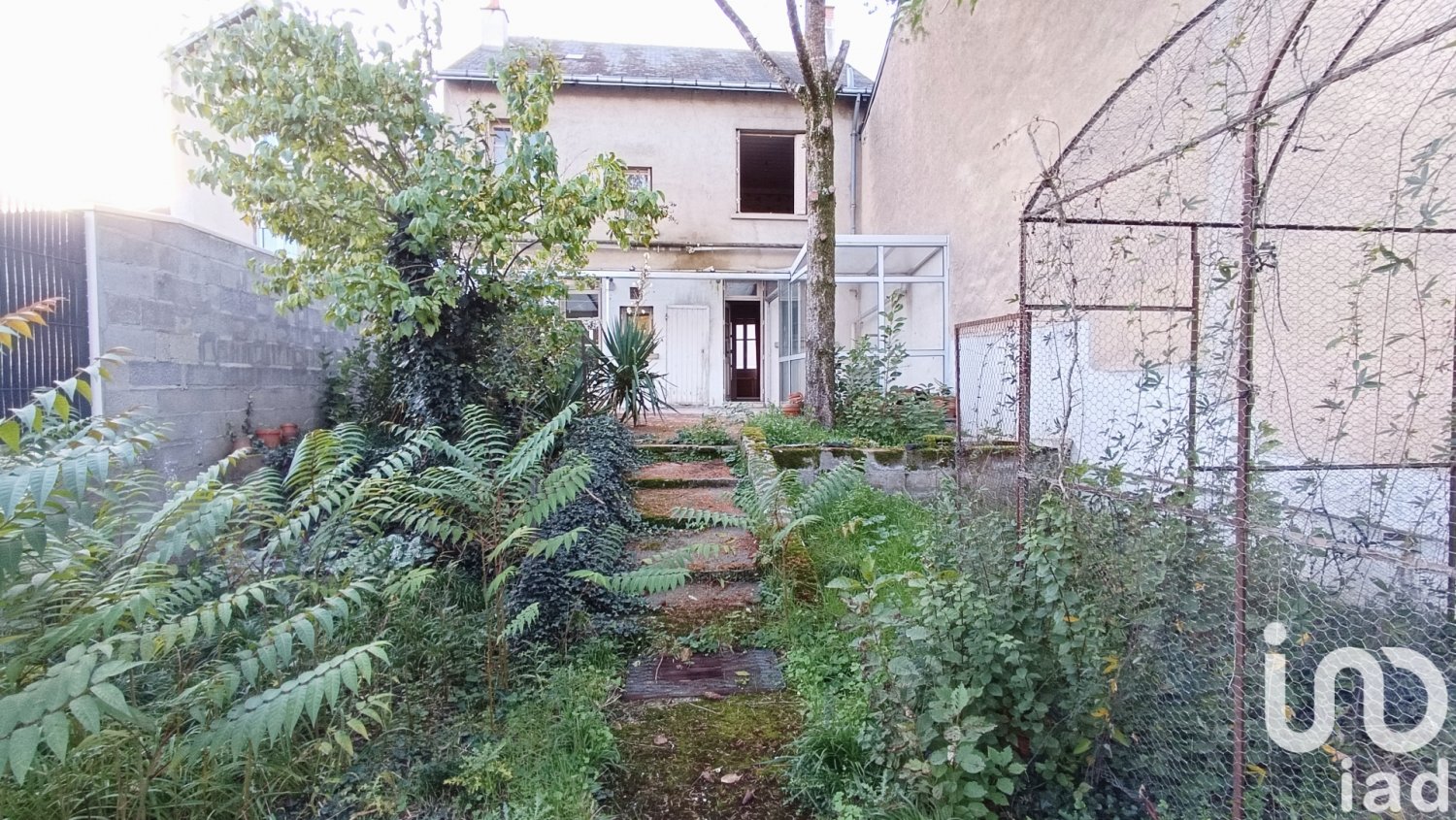 Casa de 3 dormitorios en Chateauroux, France No. 217798