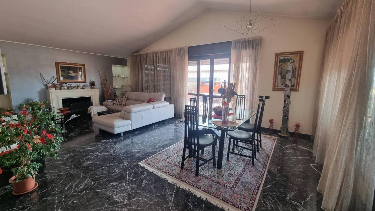 Пентхаус с 4 комнатами в Сенаго, Италия № 156138