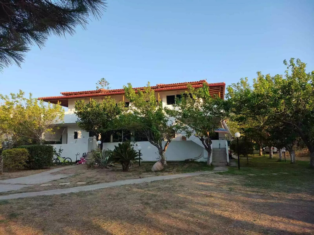 20 rooms Building in Diakopto, Greece No. 94428
