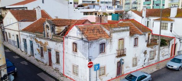 3 bedrooms House in Figueira da Foz, Portugal No. 26130 4