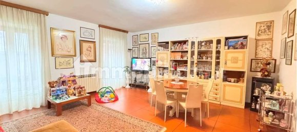 4 bedrooms Apartment in Rogno, Italy No. 110943 2