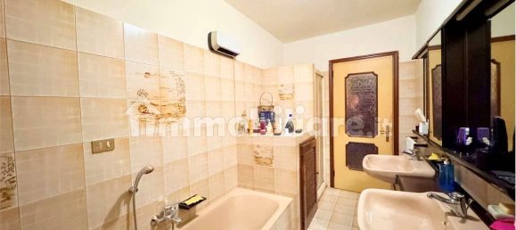 4 bedrooms Apartment in Rogno, Italy No. 110943 18