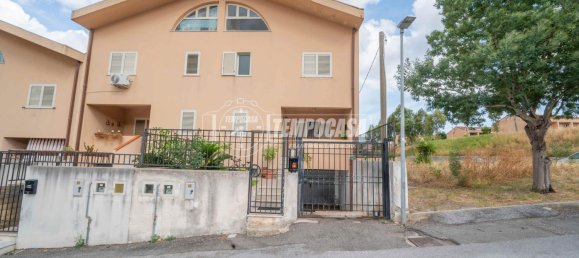 3 bedrooms House in Messina, Italy No. 354176 24