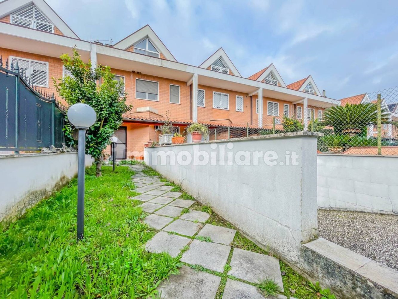 4 Schlafzimmer Haus in Aprilia, Italy, Nr. 158810