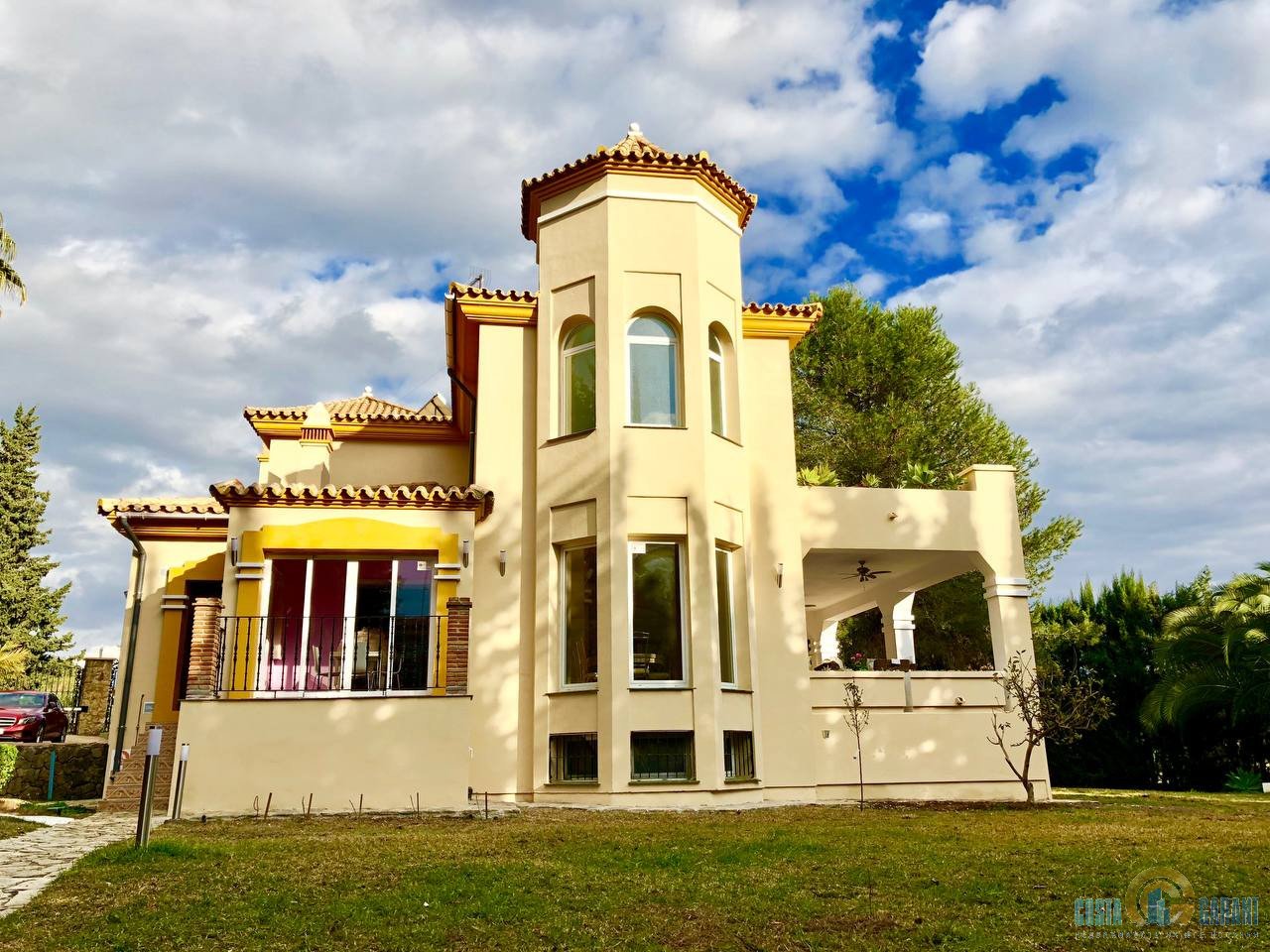 5 bedrooms Villa in Estepona, Spain No. 10110