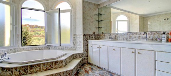 5 bedrooms Villa in Estepona, Spain No. 10110 6