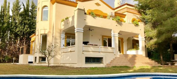5 bedrooms Villa in Estepona, Spain No. 10110 10