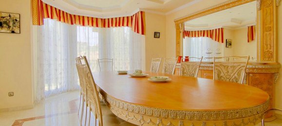 5 bedrooms Villa in Estepona, Spain No. 10110 7