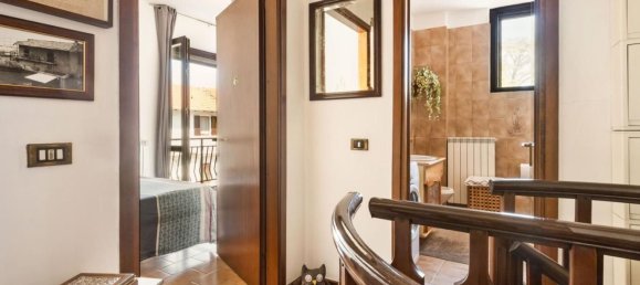 Квартира с 3 спальнями в Галларате, Италия № 361282 20