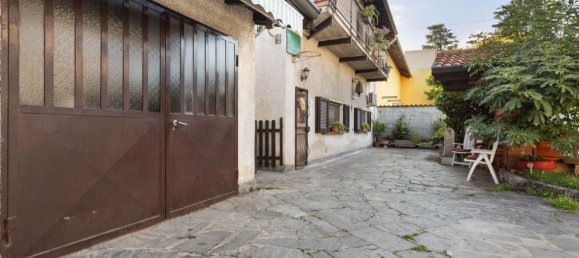 Квартира с 3 спальнями в Галларате, Италия № 361282 44