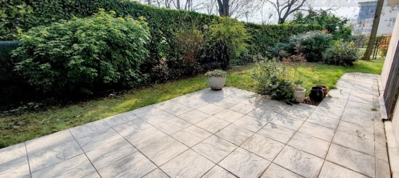 2 bedrooms Apartment in Asnieres-sur-Seine, France No. 184355 2