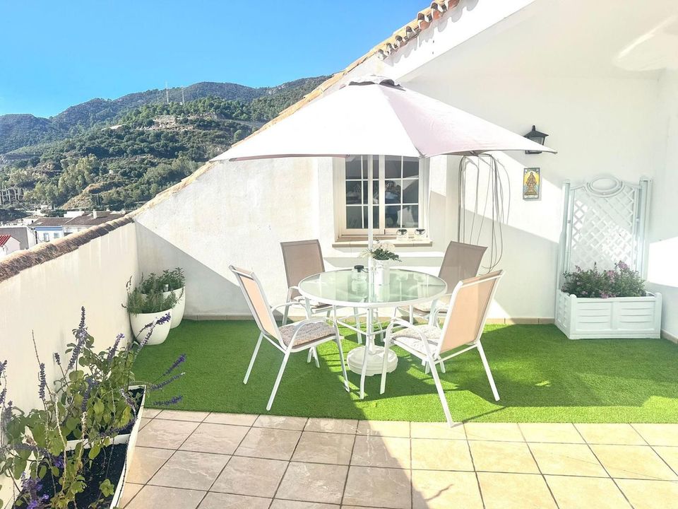 4 bedrooms Villa in Ojen, Spain No. 180009