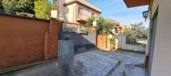 5 rooms Apartment in Rome, Italy No. 188455 4